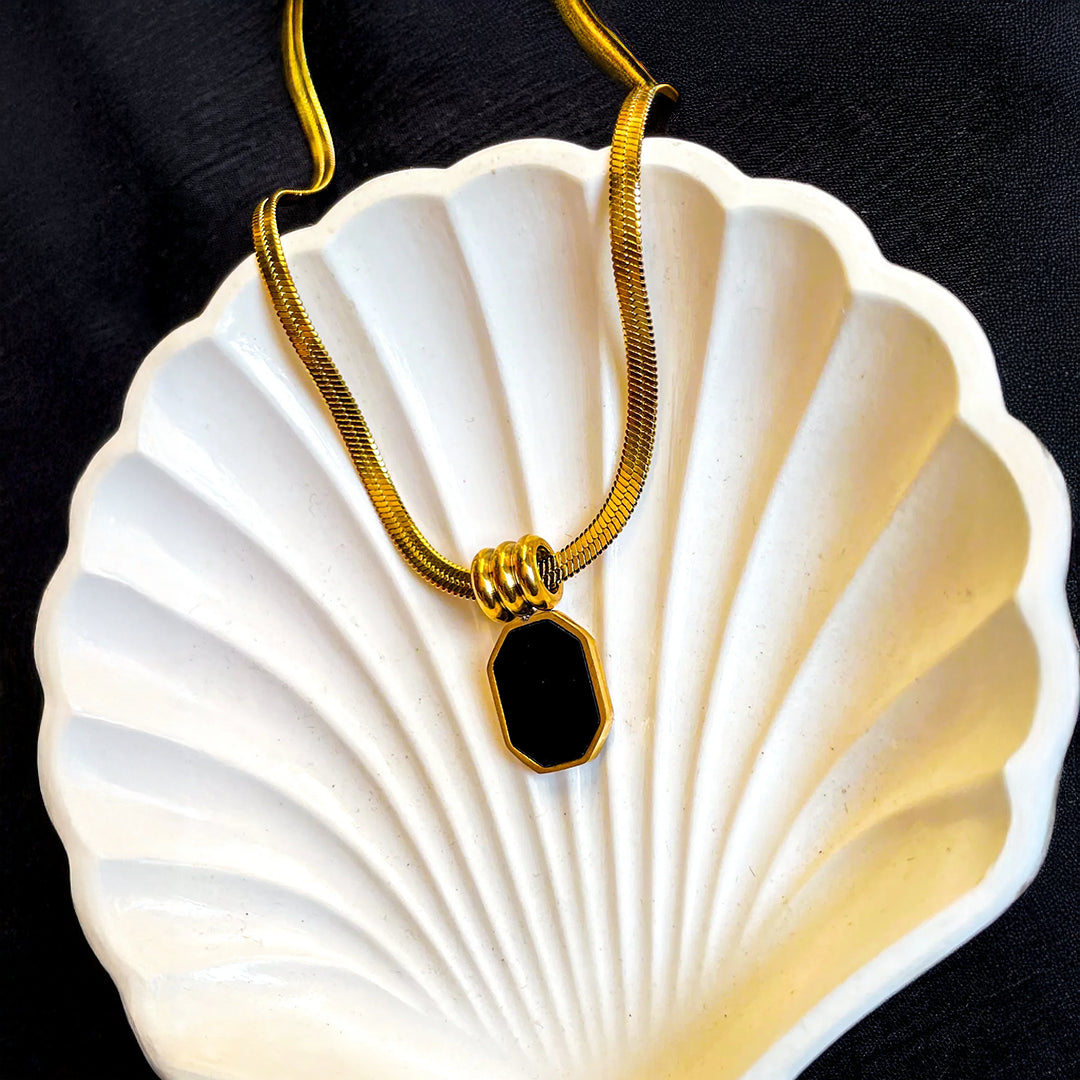 Bold Black Onyx Style Pendant Necklace