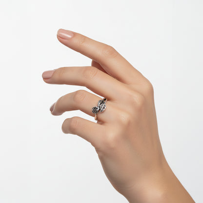 Elegant Floral Leaf Ring