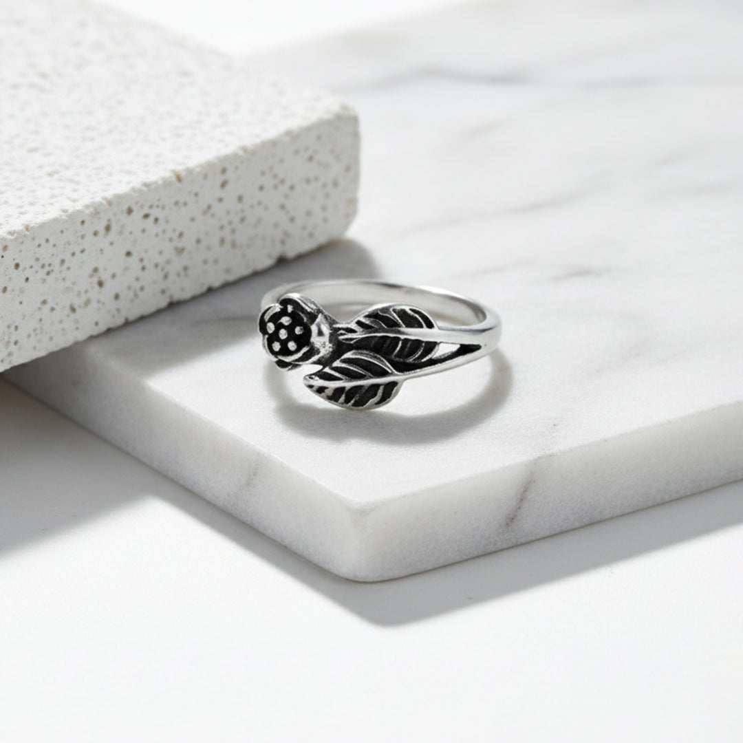 Elegant Floral Leaf Ring