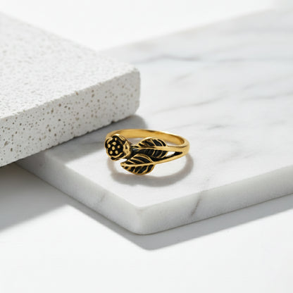 Elegant Floral Leaf Ring